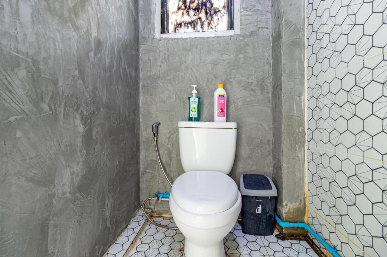 The Beds Ever Hostel (Adults Only) Банкок Екстериор снимка