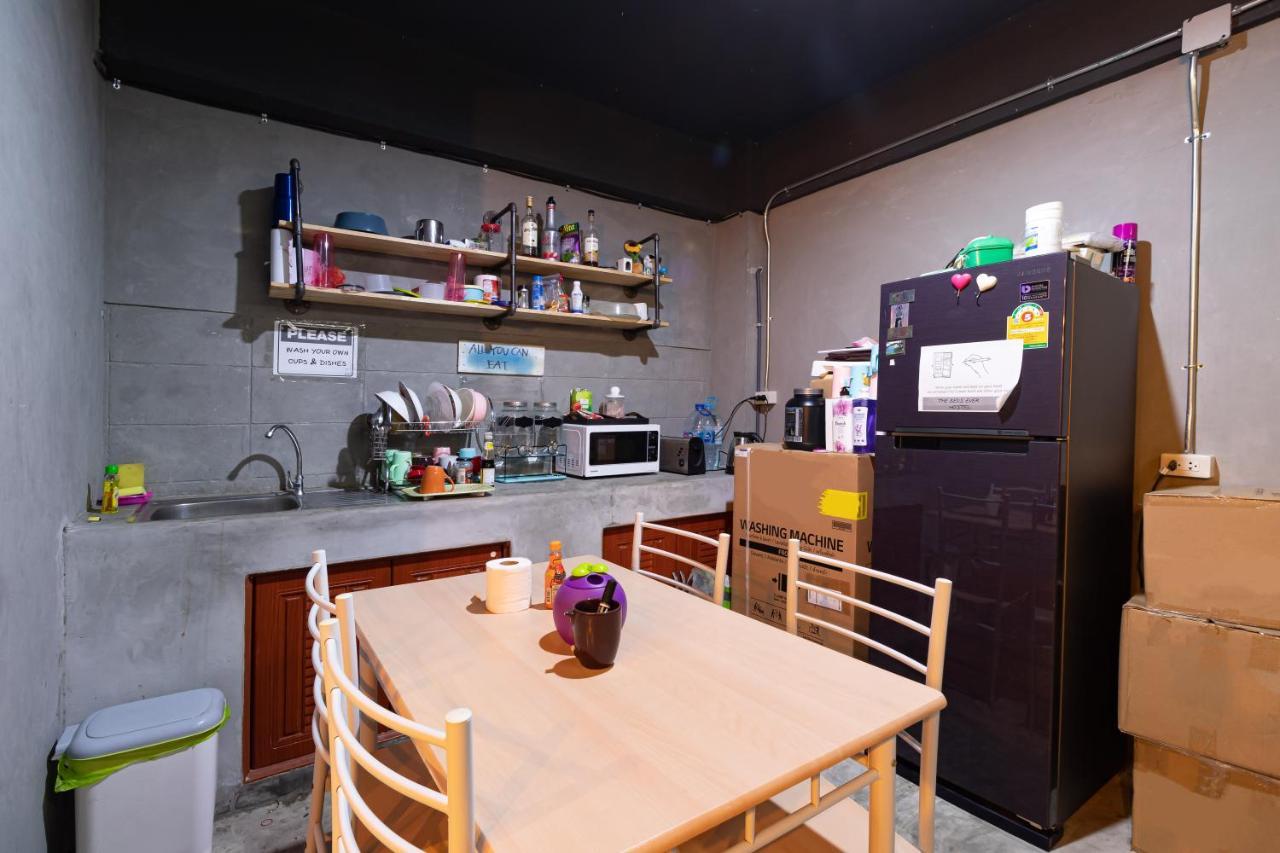 The Beds Ever Hostel (Adults Only) Банкок Екстериор снимка