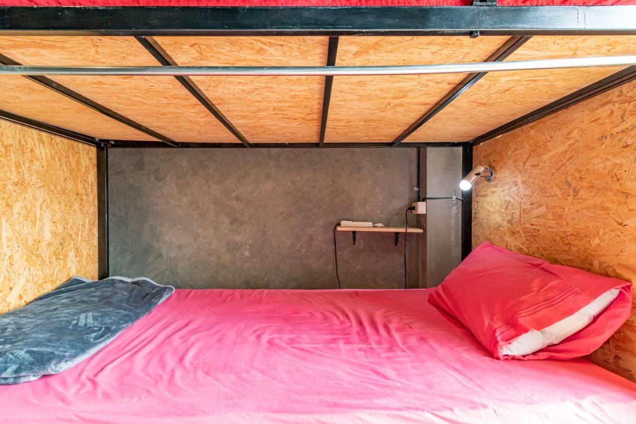 The Beds Ever Hostel (Adults Only) Банкок Екстериор снимка