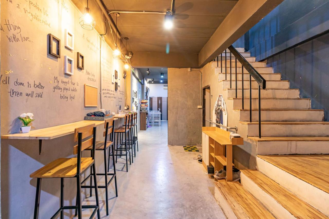 The Beds Ever Hostel (Adults Only) Банкок Екстериор снимка