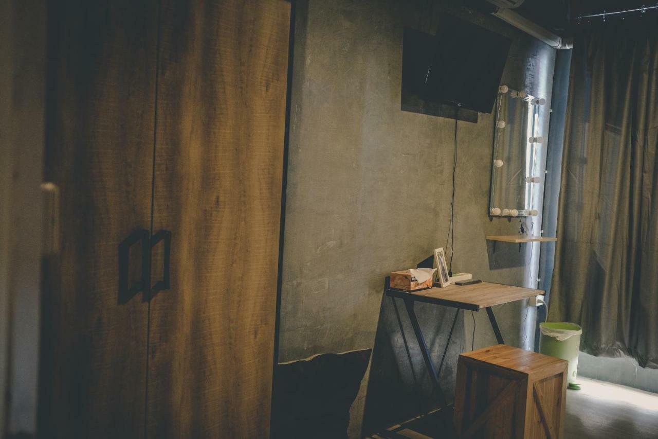The Beds Ever Hostel (Adults Only) Банкок Екстериор снимка