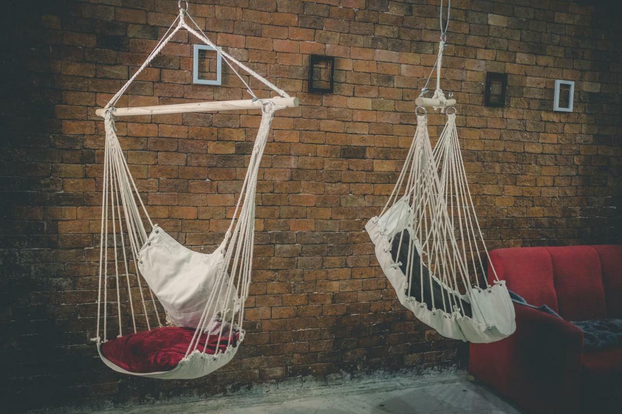 The Beds Ever Hostel (Adults Only) Банкок Екстериор снимка