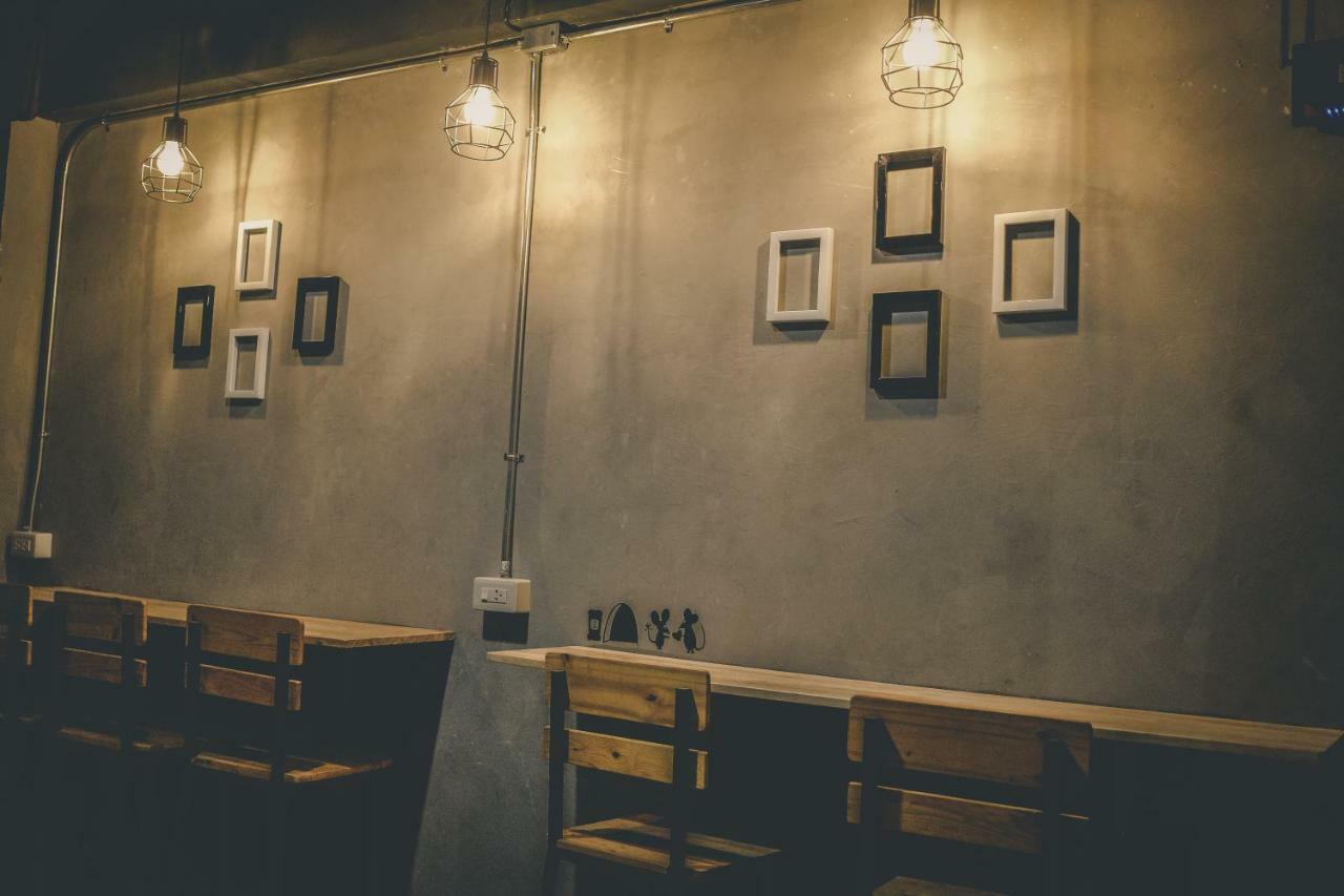 The Beds Ever Hostel (Adults Only) Банкок Екстериор снимка
